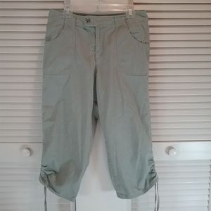 Lemon Grass Capri pants NWOT🕳*